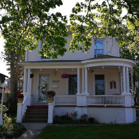 Accommodations Niagara Bed & Breakfast Екстер'єр фото