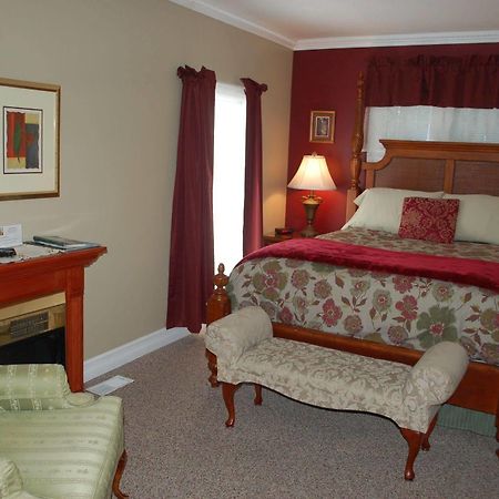 Accommodations Niagara Bed & Breakfast Екстер'єр фото