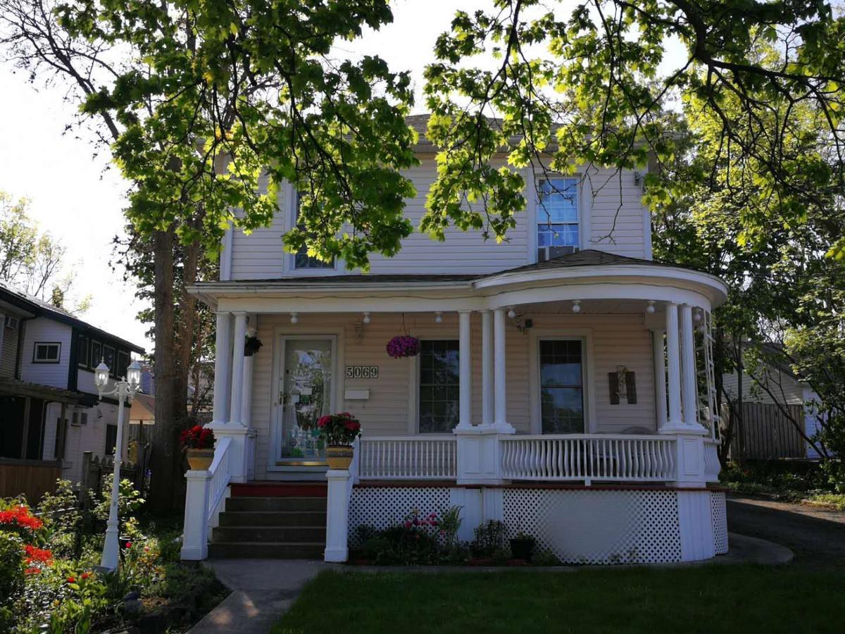 Accommodations Niagara Bed & Breakfast Екстер'єр фото