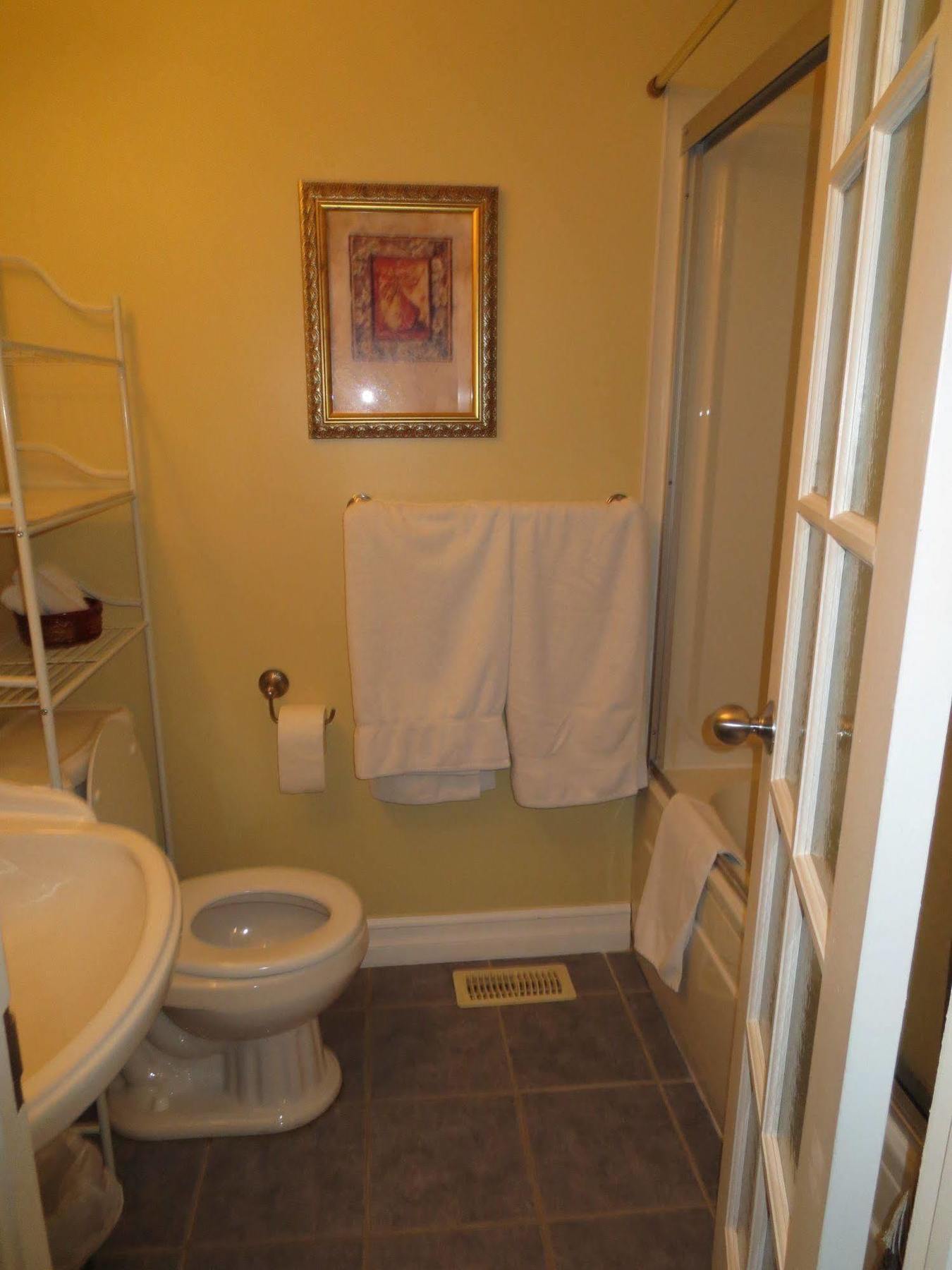 Accommodations Niagara Bed & Breakfast Екстер'єр фото