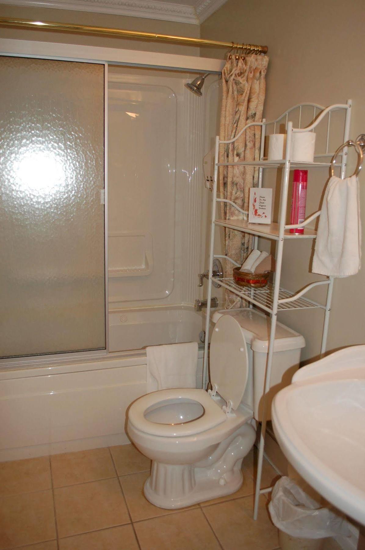 Accommodations Niagara Bed & Breakfast Екстер'єр фото