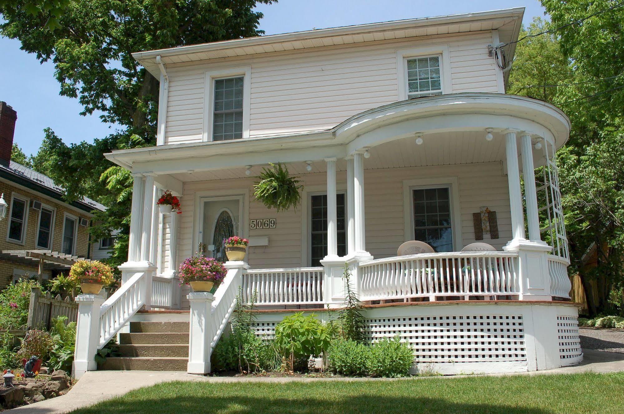 Accommodations Niagara Bed & Breakfast Екстер'єр фото