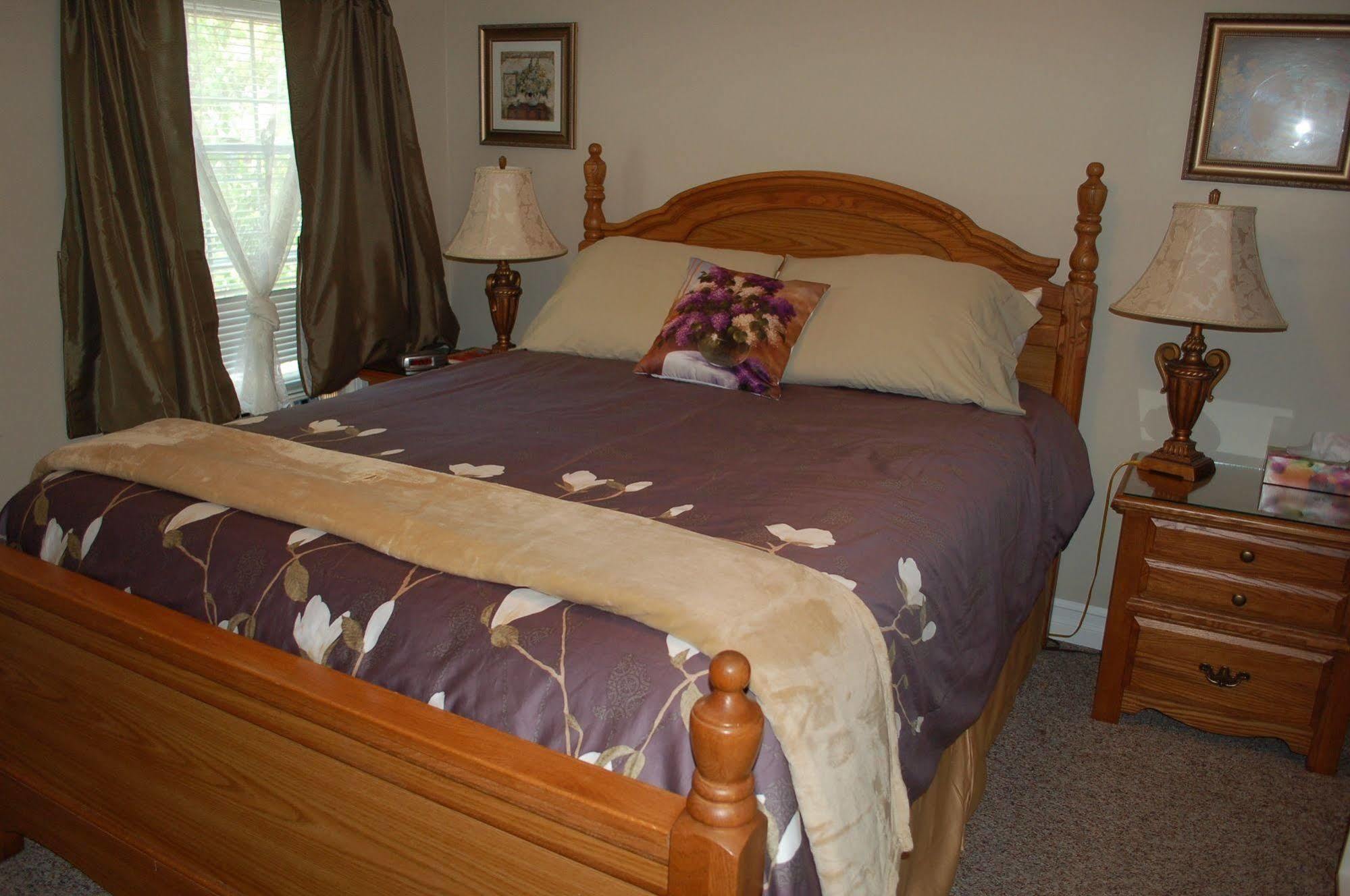 Accommodations Niagara Bed & Breakfast Екстер'єр фото