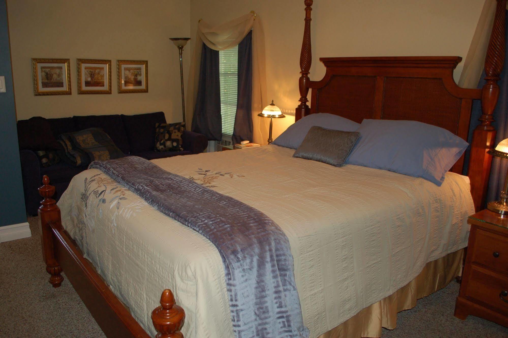 Accommodations Niagara Bed & Breakfast Екстер'єр фото