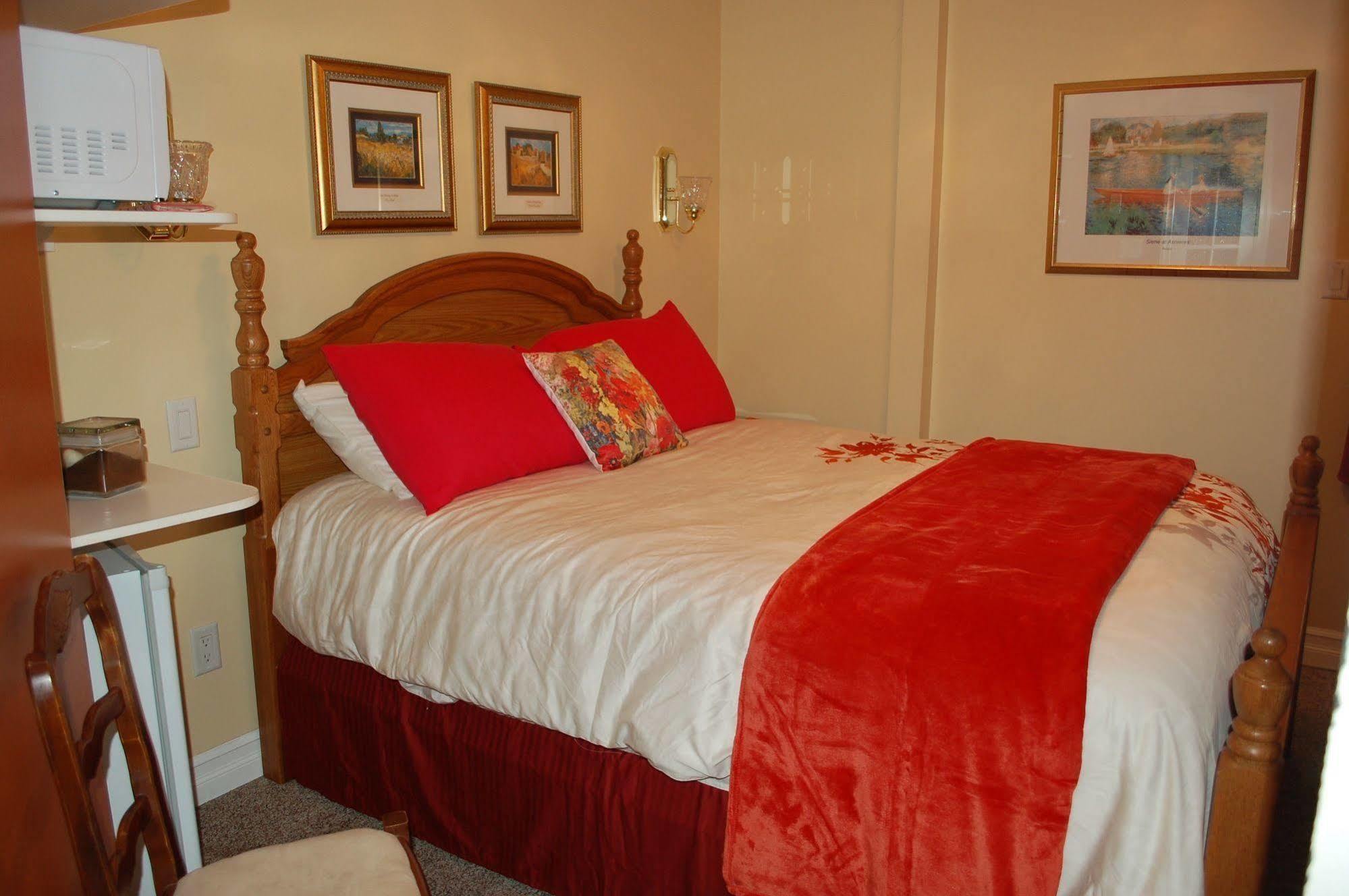 Accommodations Niagara Bed & Breakfast Екстер'єр фото