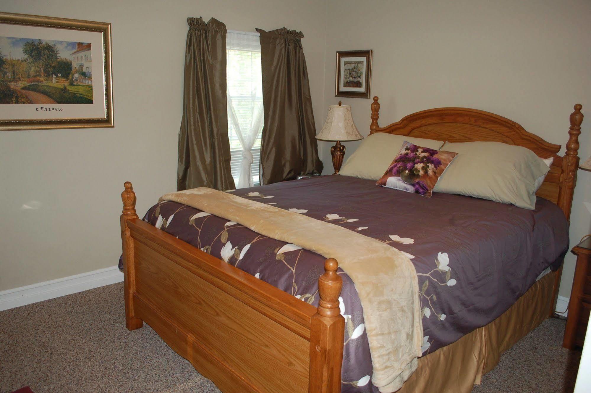 Accommodations Niagara Bed & Breakfast Екстер'єр фото