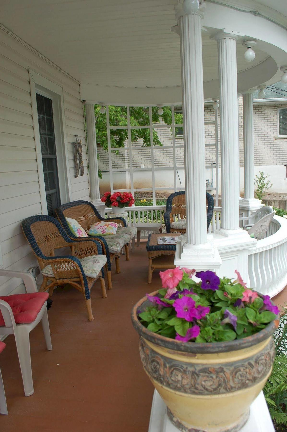 Accommodations Niagara Bed & Breakfast Екстер'єр фото
